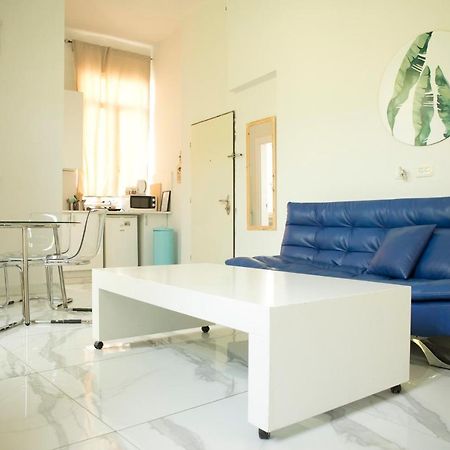 Bauhaus Stylish Apartments - By Bookiz Tel Aviv Buitenkant foto