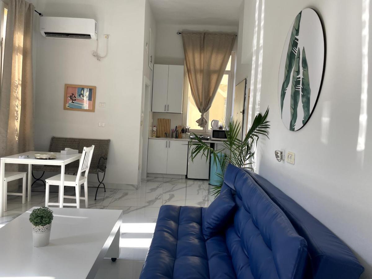 Bauhaus Stylish Apartments - By Bookiz Tel Aviv Buitenkant foto