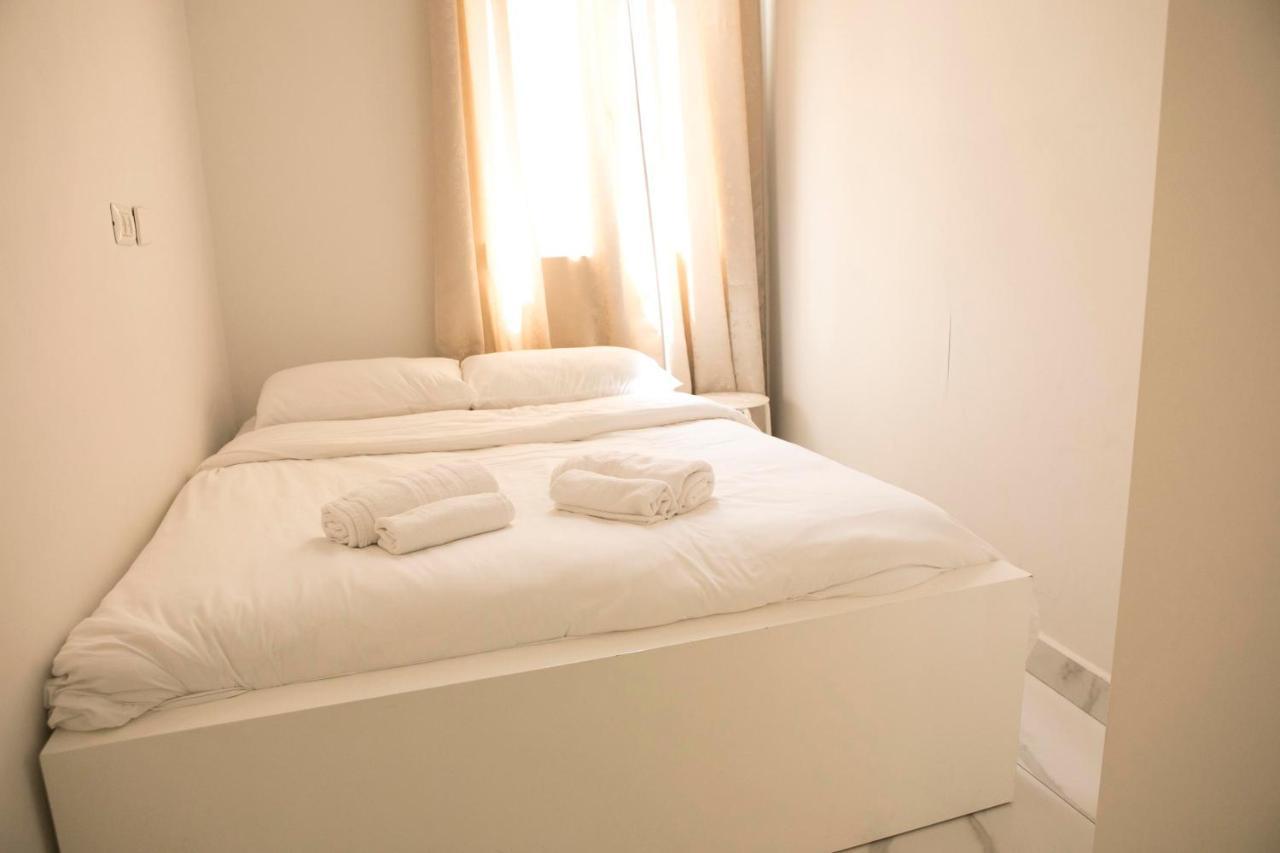 Bauhaus Stylish Apartments - By Bookiz Tel Aviv Buitenkant foto
