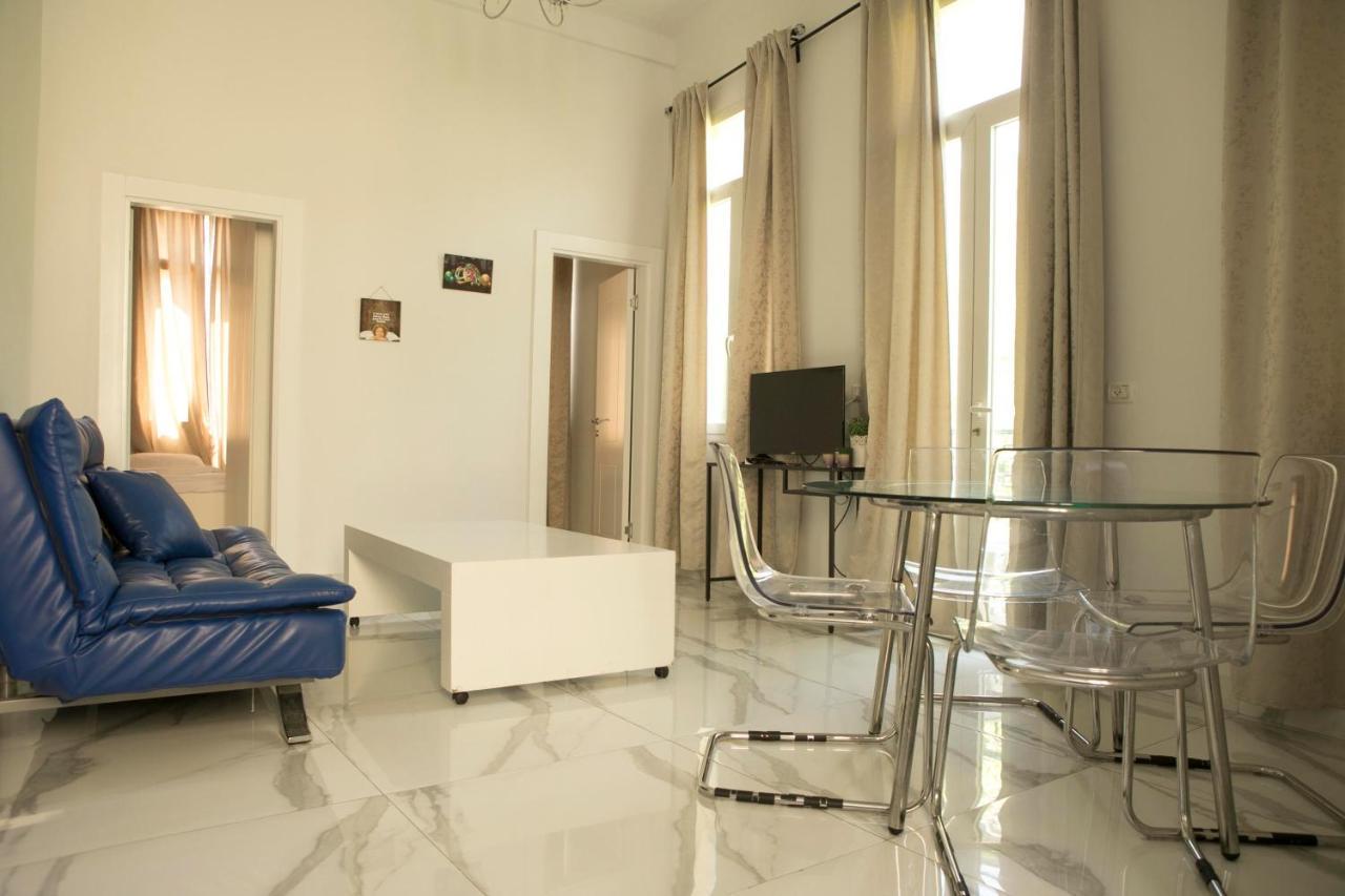 Bauhaus Stylish Apartments - By Bookiz Tel Aviv Buitenkant foto