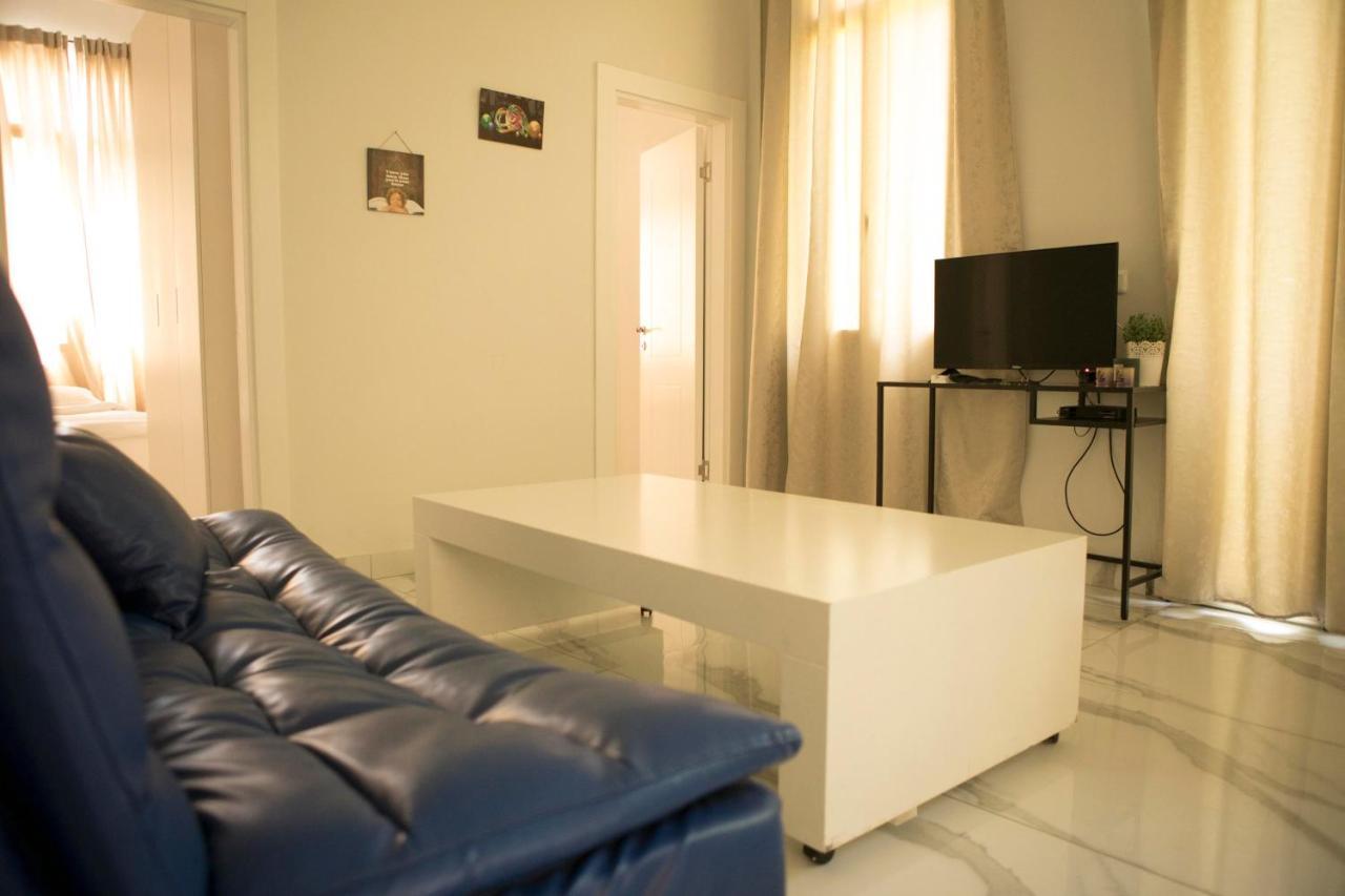 Bauhaus Stylish Apartments - By Bookiz Tel Aviv Buitenkant foto