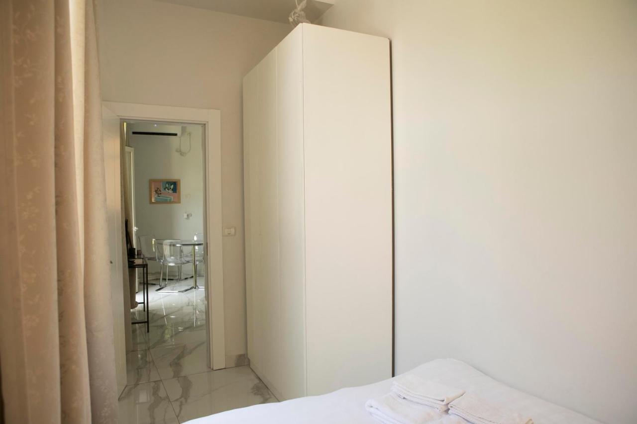 Bauhaus Stylish Apartments - By Bookiz Tel Aviv Buitenkant foto