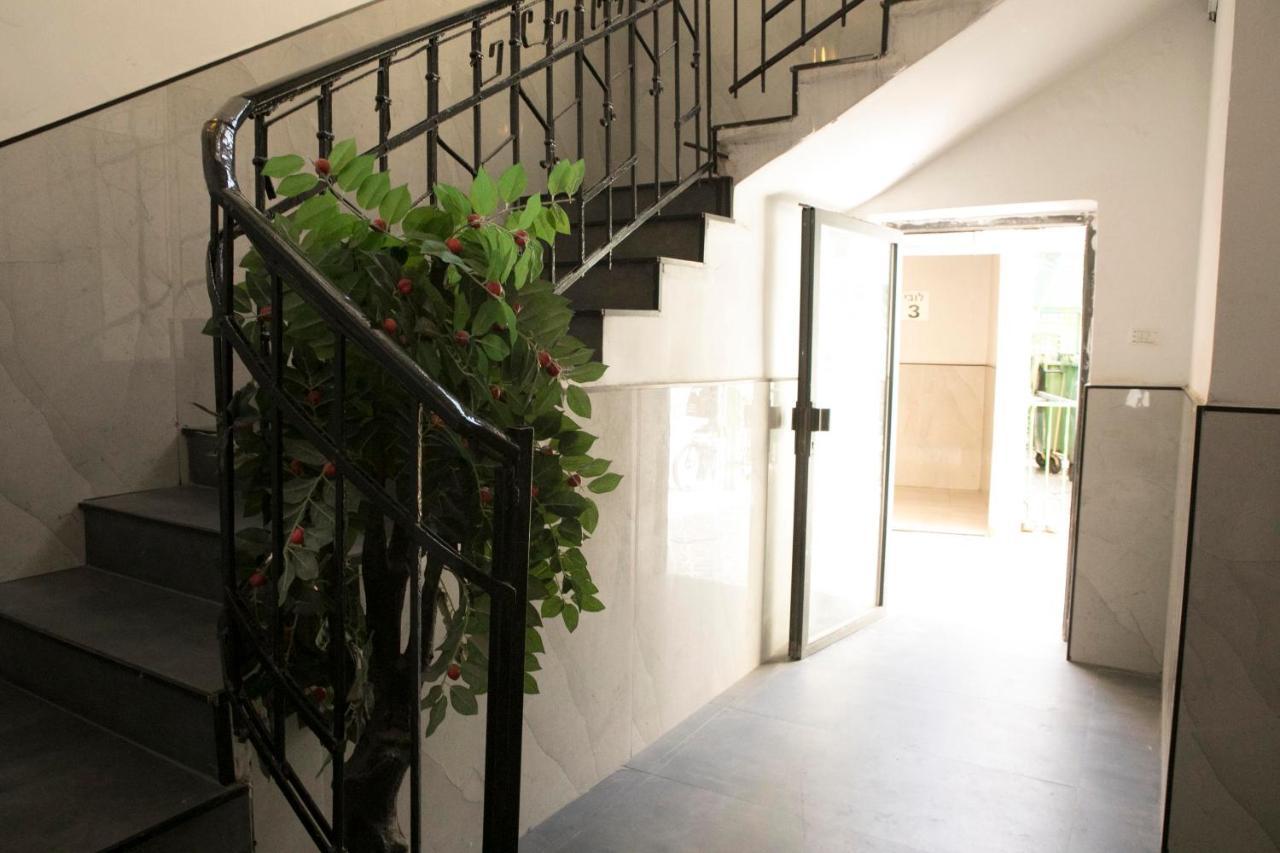 Bauhaus Stylish Apartments - By Bookiz Tel Aviv Buitenkant foto