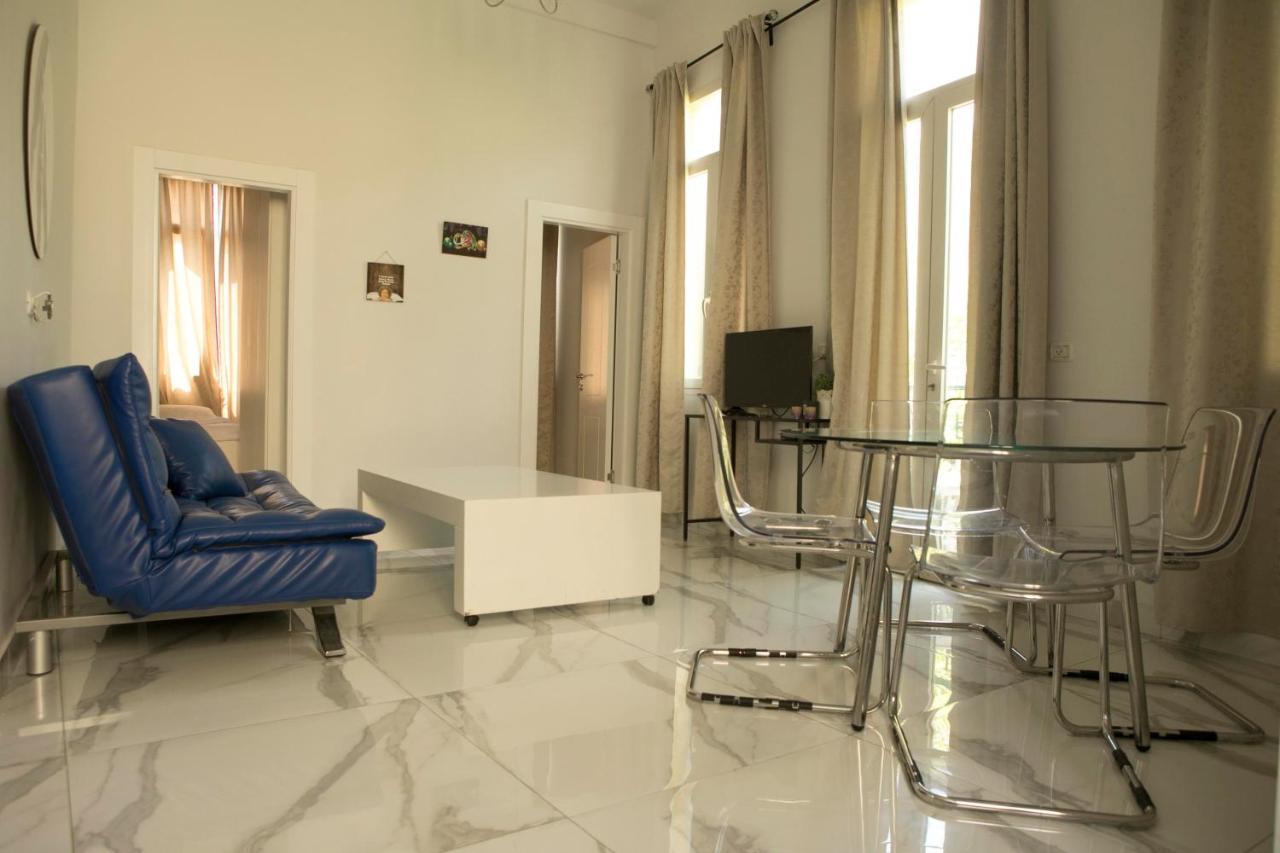 Bauhaus Stylish Apartments - By Bookiz Tel Aviv Buitenkant foto