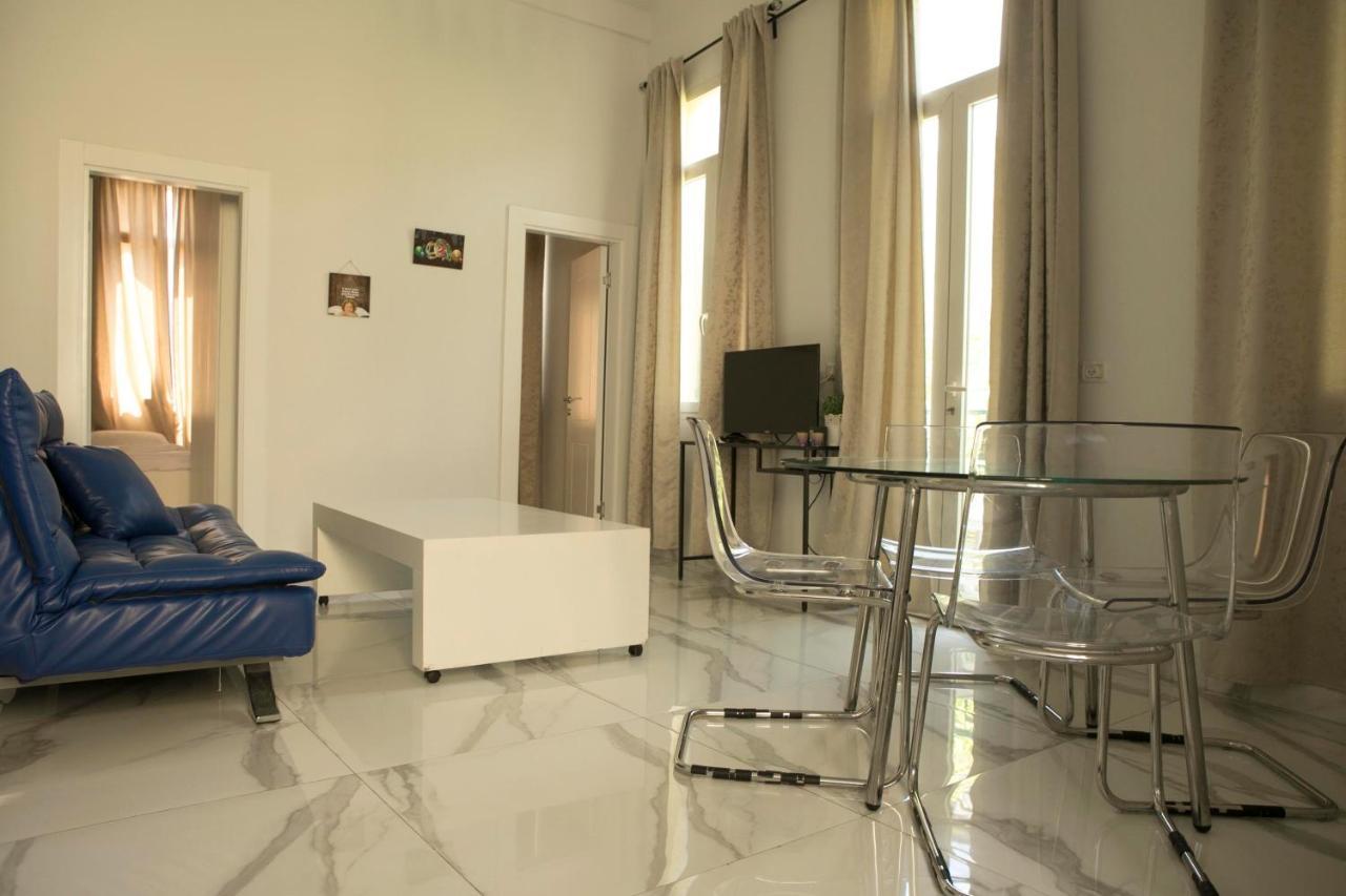Bauhaus Stylish Apartments - By Bookiz Tel Aviv Buitenkant foto