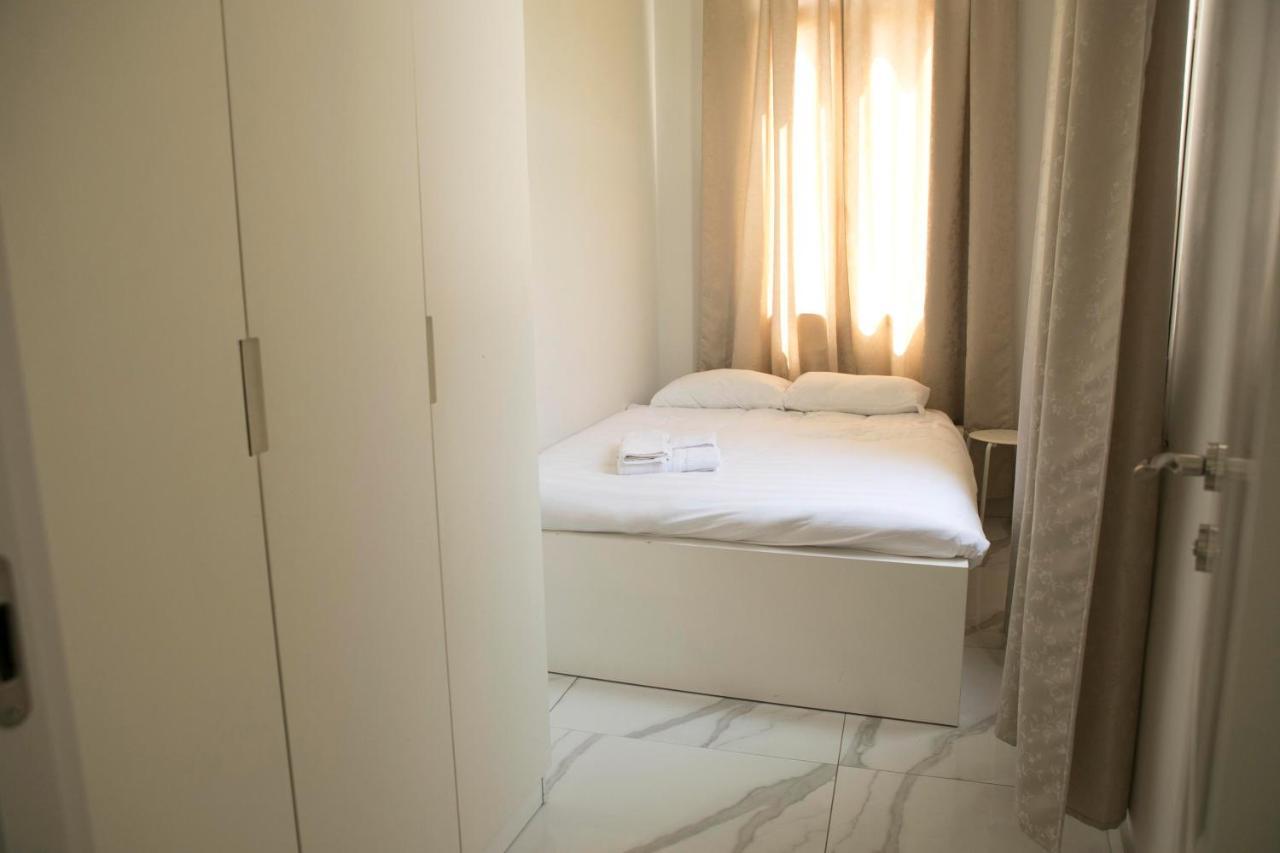 Bauhaus Stylish Apartments - By Bookiz Tel Aviv Buitenkant foto